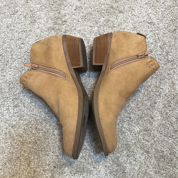 🌻3 for $10🌻 Carlos Santana tan Booties - Picture 5 of 10